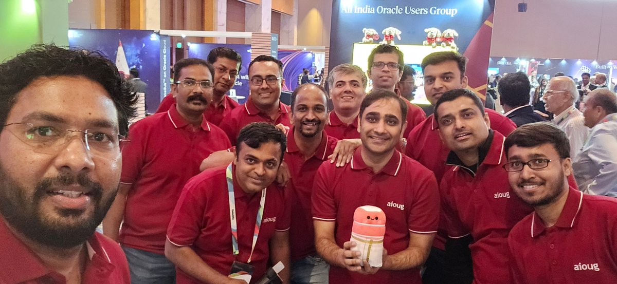 sai_penumuru's tweet image. Mr.OraSwamy with @AIOUG Team at @CloudWorld #OracleCommunity #ValentinesDay #CloudWorldTour #ocw #cloudworld #Mumbai