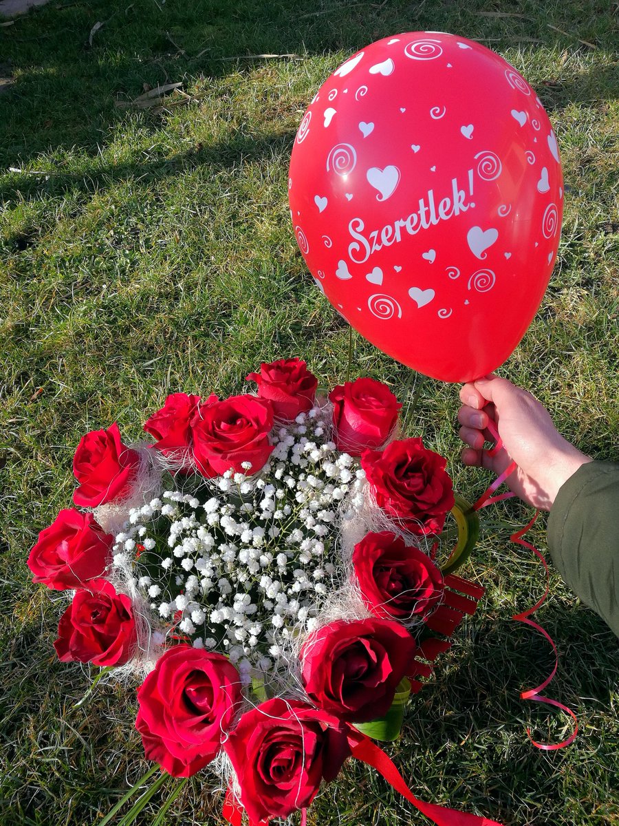 TheAaronSmith's tweet photo. @F4F_Adryenn My sweet Adryenn I wish for you a Happy Valentine's day🌹🌹🌹and for Us 👩‍❤️‍💋‍👨a wonderful Happy 3th Anniversary in Health and Happiness🥂! I love you Adryenn  my Perfect couple forever and ever!💍❤❤❤I send you my tightly and warm hugs with my passionate and sweet kisses
🤗😘💋💋💋 https://t.co/lMXeQtd2bt