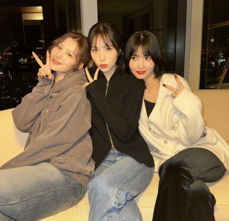 LUR00861063's tweet photo. HappyValentine♡🍫😆
#HappyValentinesDay 
#twice https://t.co/Xl5tUnKYQm