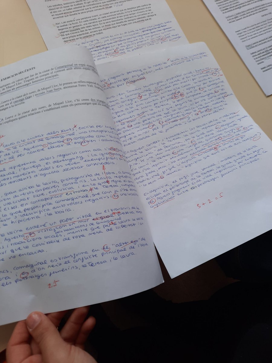 3.Gün: Öğretmenlerin SDÖ hizmet içi eğitimi, sınıflarda farklı branşlardan ders gözlemi, İspanya sınav sistemi ve açık uçlu sorulardan oluşan yazılı kağıdı inceleme (Görsel paylaşımları izin alınarak yapılmaktadır.)