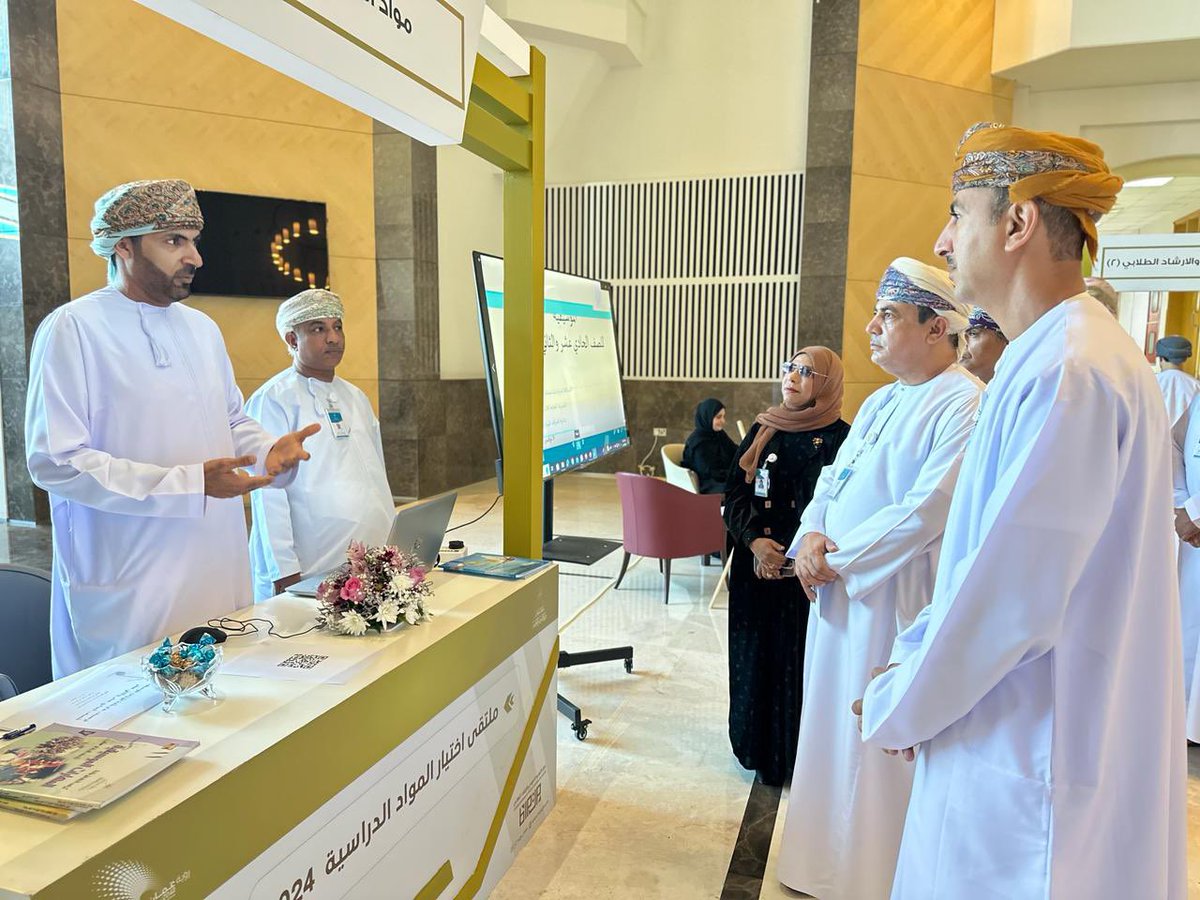 NCGC_MOE's tweet photo. يستهدف الملتقى موظفي ديوان عام وزارة التربية والتعليم، إذ قدمت المديريات المشاركة التوعية بمستجدات ضوابط اختيار المواد الدراسية، وخدمات الإرشاد والتوعية، والاستشارة المهنية والنفسية، بالإضافة إلى توصيف المواد الدراسية. https://t.co/fsf34Jn18Z