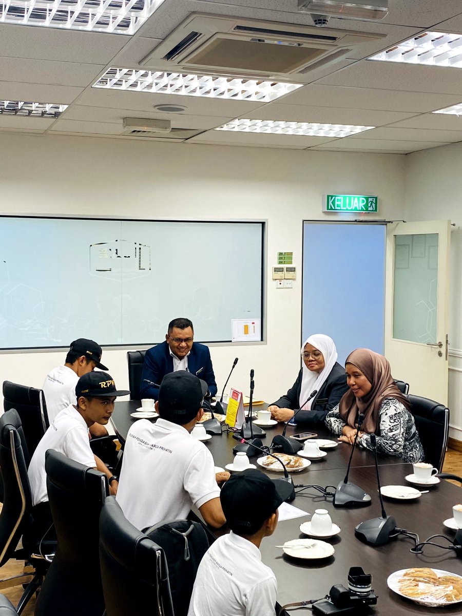 14 Februari 2024

Majlis penyerahan satu (1) buah bas kepada Pertubuhan Kebajikan Rumah Pengasih Warga Prihatin yang disempurnakan oleh Tuan KJM Ir. Ts. Norhisham bin Launah.

Semoga pemberian yang tidak seberapa ini dapat memberi manfaat sebaiknya.

<a href="/IPJKR_Official/">JKR Malaysia Rasmi</a>
<a href="/JKR_CKM/">JKR CAW. KEJ. MEKANIKAL</a>