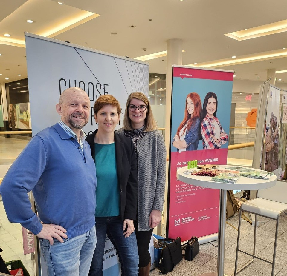 🔊 Deng Zukunft - Däi Wee!  D'Ekipp vun der Chambre des Métiers ass haut vun 9:30 bis 16:30 am Shopping Center Belval Plaza am Asaz fir iech ze beroden an zesummen är Karriär am #Handwierk 🛠️ ze fannen! Kommt bis laanscht!  Mei Info 👉 loom.ly/qTvZXZ0