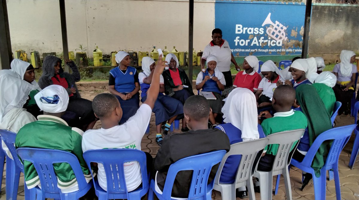 ruth_bulyaba's tweet photo. DreamsGirlsComeTrue" and "ProsperingGals" dedicated to empowering and celebrating the achievements of Girls worldwide. Join us at Kawempe Youth Centre as we inspire, support, and uplift girls to pursue their dreams and thrive in all aspects of life. @GobalGirlsGlow @KYouthCentre https://t.co/q8908yXY3y