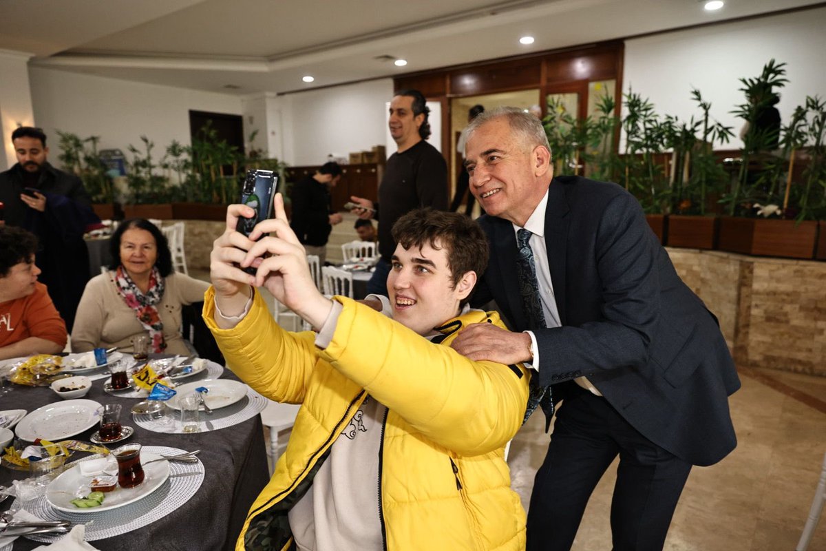 osmanzolan's tweet photo. Özel İnsanlar Derneği'nin düzenlediği programda birbirinden değerli özel kardeşlerimiz ile buluştuk.

Engelsiz kent Denizli'mizi daha güzele ve ileriye taşımak için hep birlikte gayret ediyoruz. https://t.co/Dom6VNlHLt