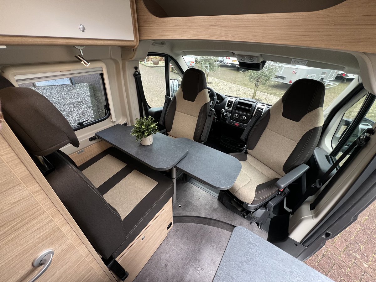 "Goed nieuws! Holiday Sport is nu ook een erkende Pössl dealer. Voor de meest geliefde buscampers ben je van harte welkom in Lochem!" #buscamper #camper #campervakantie