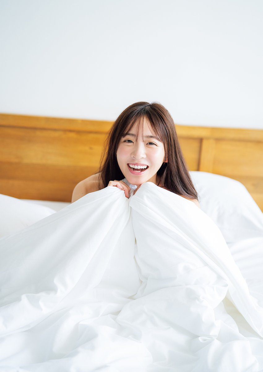 櫻井優衣1st写真集YUi 💚 バックカバーが公開！ 各種ご予約受付中です