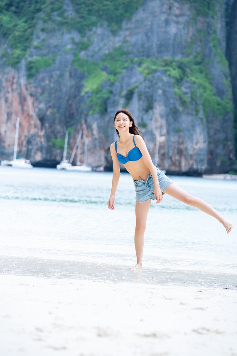 櫻井優衣1st写真集YUi 💚 バックカバーが公開！ 各種ご予約受付中です