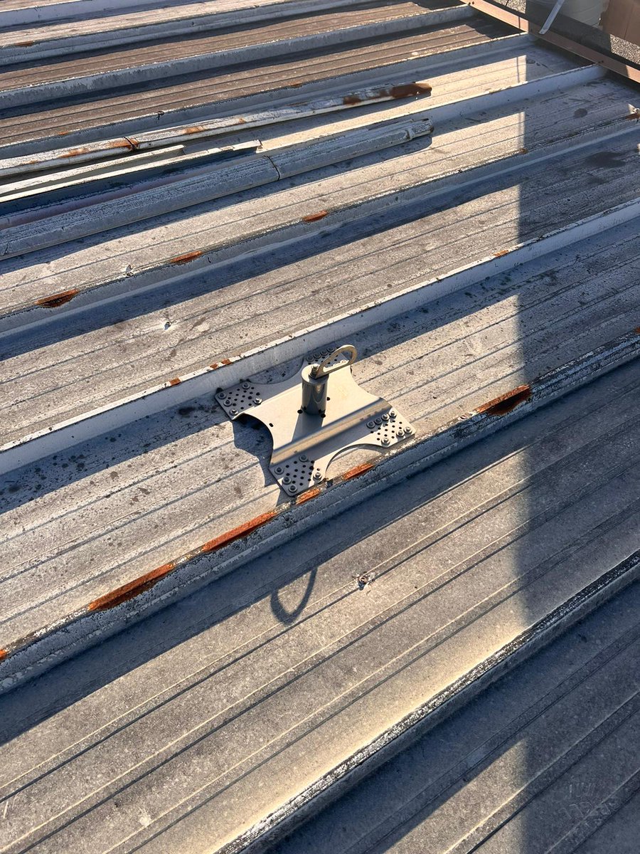 AvrasyaSafety's tweet photo. Hiçbir çatı çözümsüz değildir… İnsan hayatının söz konusu olduğu her alanda bizim için mutlaka bir çözüm vardır ve bu yaşam hatlarının en zor projelendirildiği çatılar için de geçerlidir.

Avrasya Safety mühendislik bilgisiyle bu çatı için de çözüm ürettik. https://t.co/wXlRrYjVc2