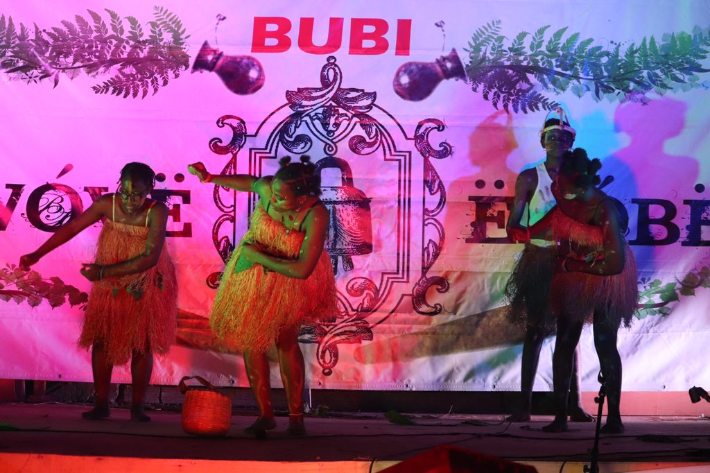 AEbobe's tweet photo. Flash back - ëvóvë/ëbóbë Belebu 2020
Danzas típicas 😊☺️

#EvBe #LenguaMaterna #Bubi #DiaInternacional #LenguaBubi #ConcursoInfantil #Belebu #DanzaTípica #ComservacionLengua #ëvbë2020 #Beleu2020 https://t.co/reVG3JWPZX
