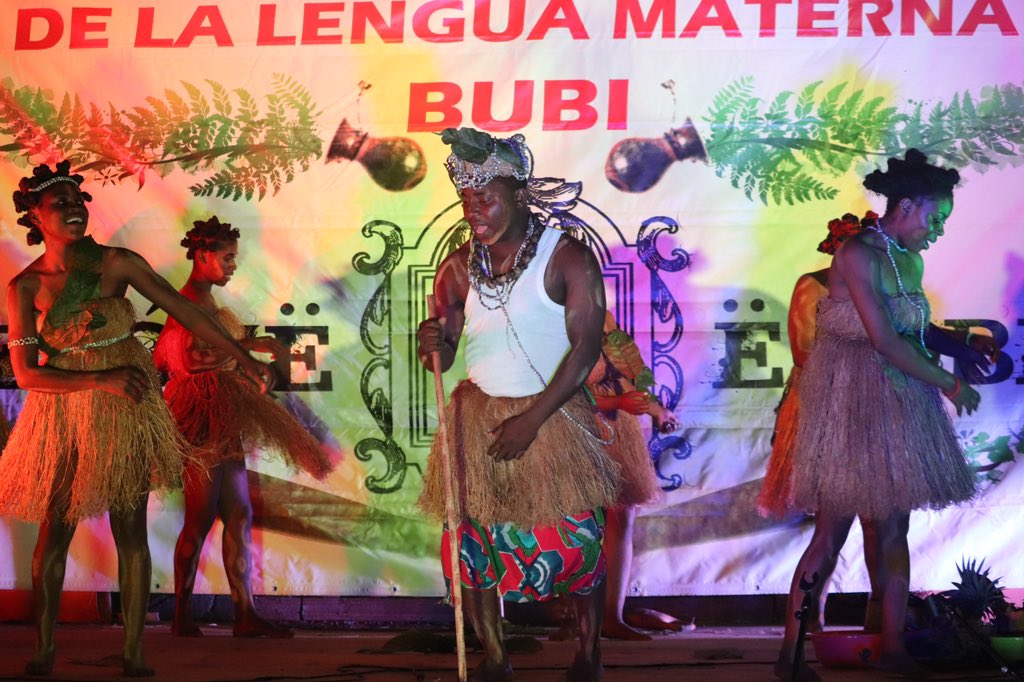 Flash back - ëvóvë/ëbóbë Belebu 2020
Danzas típicas 😊☺️

#EvBe #LenguaMaterna #Bubi #DiaInternacional #LenguaBubi #ConcursoInfantil #Belebu #DanzaTípica #ComservacionLengua #ëvbë2020 #Beleu2020