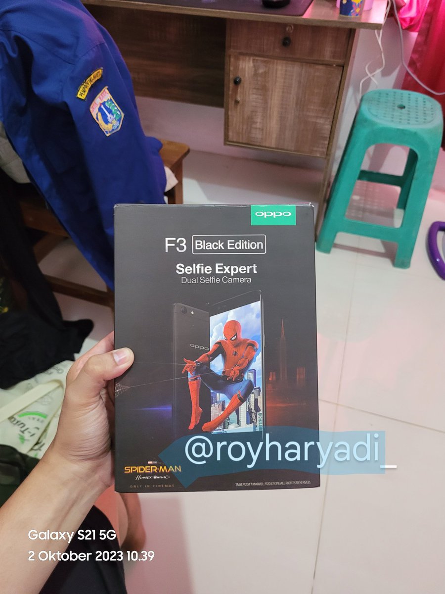 royharyadi_'s tweet photo. Harusnya foto pake HP Oppo biar lebih Spiderman 😂
#CaptureTheRealYou
#OppoF3
#SelfieExpert https://t.co/orwPbaE7UY