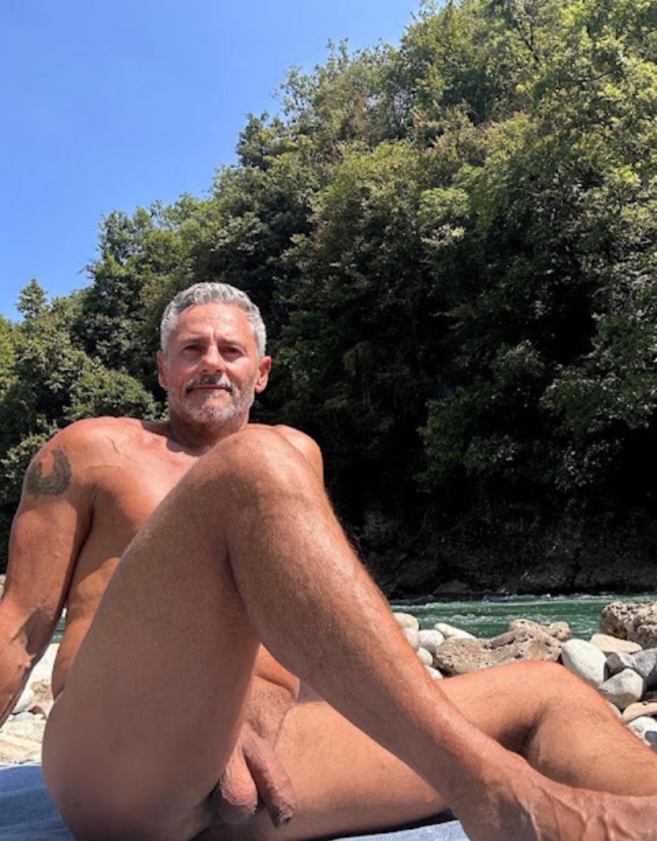 HenvonBerg's tweet photo. Happy Valentines!  
Share your nudes below so wish everyone a HVD!  ❤️‍🔥 https://t.co/v1gMKu1fsB