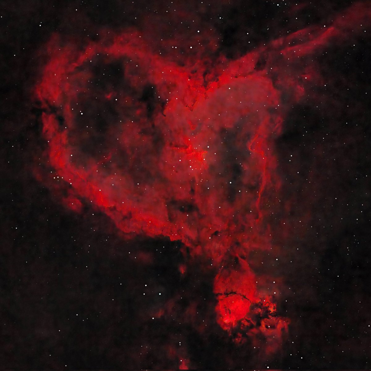 #HappyValentinesDay❤️
Here's a big red heart that I captured above the #PeakDistrict recently called the #HeartNebula.
I'll soon be offering #astronomy experiences &amp; #astrophotography tuition. If interested let me know and I can send further details &amp; an introductory offer.
<a href="/vpdd/">Visit Peak District & Derbyshire</a>