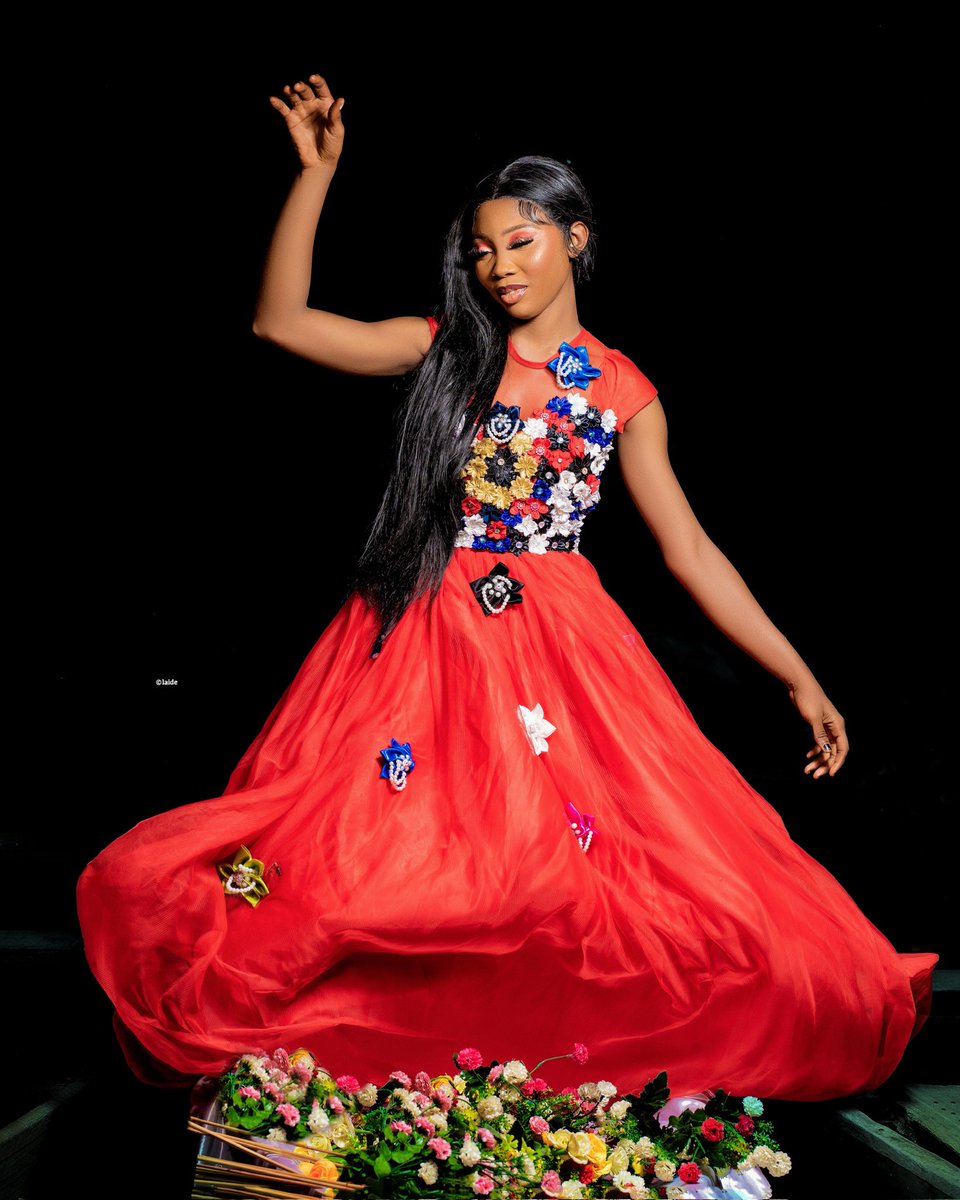 WisdomOladapo's tweet photo. ๐: @nikkys_glam_
๐โโ๏ธ @styledby_g.g
๐ธ @laidephotography_ng
Model: @guidancejames
#Portraitphotographer #photographersinlagos #portraitsoftheday #photooftheday #portraits #blackgirlmagic #photooftheday #campussnap #vogueeko #westafricanportraits #love #VALTINE https://t.co/x8FsViKP9I