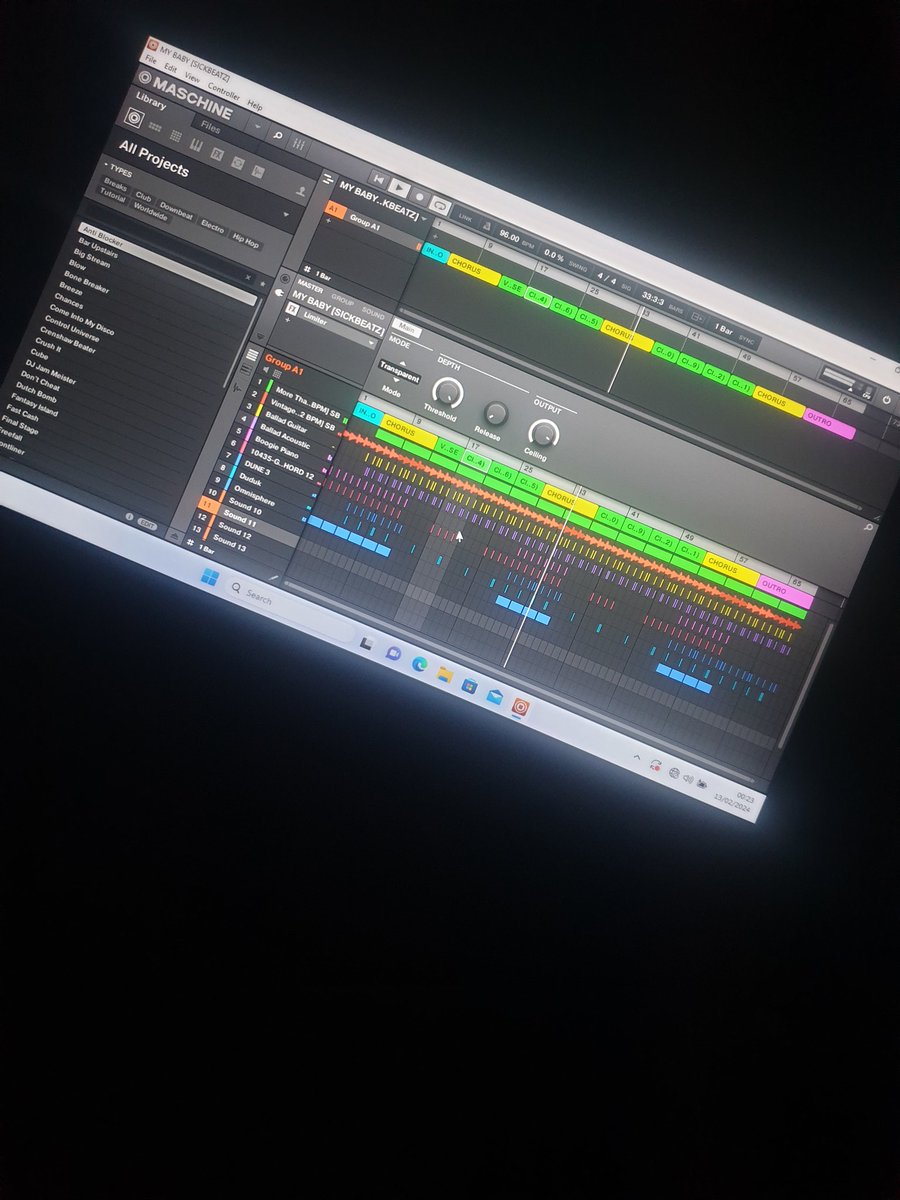 MansfieldEgbedi's tweet photo. Making beats with Maschine 2 (DAW) #BeatSession #RnB 🔊🔊 https://t.co/KEh33eIuqk