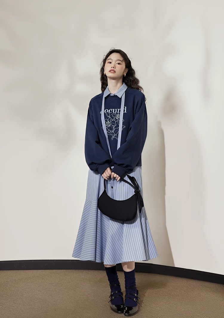 selca_shop's tweet photo. 【new item】

ハートデザインシャツワンピース
(ブルー)
¥11,000

華やかさと女性らしさが融合したシャツワンピース ♡
ハート型のポケットが愛らしさを演出し、ブルーのカラーが清潔感と上品さを与えます🥰

▼SELCA web store▼
https://t.co/D5KvgqJAFq https://t.co/b745fG81s1