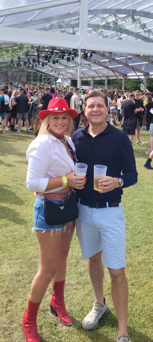 julieFitzsimons's tweet photo. Happy valentines to my forever love @stephenmullen67  thanks for being the best 🙌❤️ https://t.co/5Jhu2qgmEJ