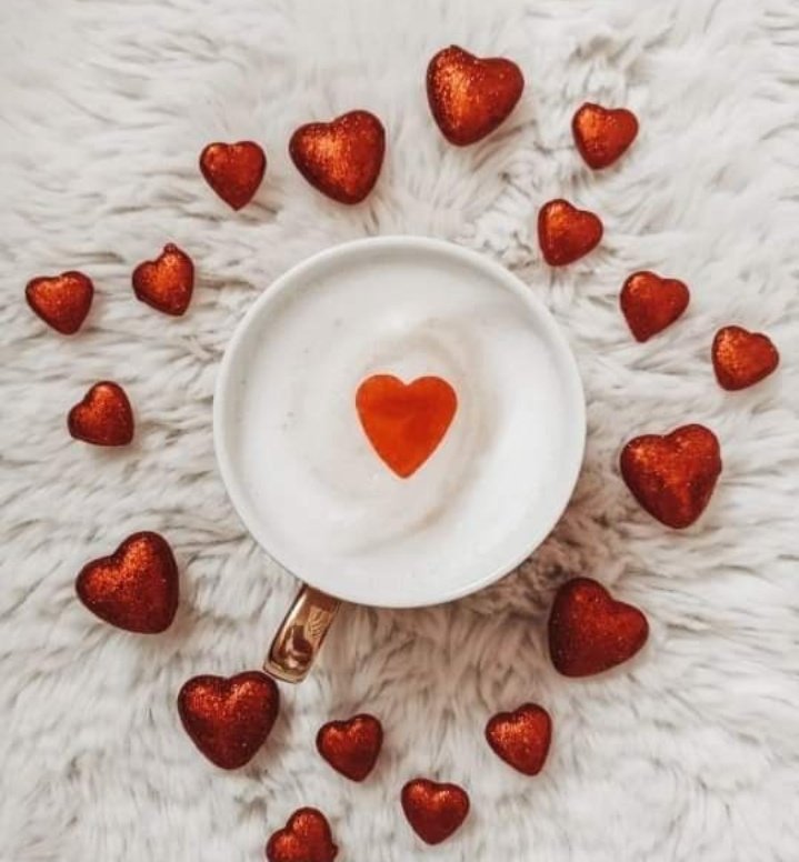 1An_Lahza's tweet photo. "Nedir #Sevgi ? ♥
Yüreğe işlenen #Esir mi'?
Yoksa #Dilde bir ezber mi ?
Herkes tutturmuş bir #Sevda türküsü..
Lâkin herkes #Hakkıyla Sever mi..?! "🥀 https://t.co/Q7UwDJ9y2t