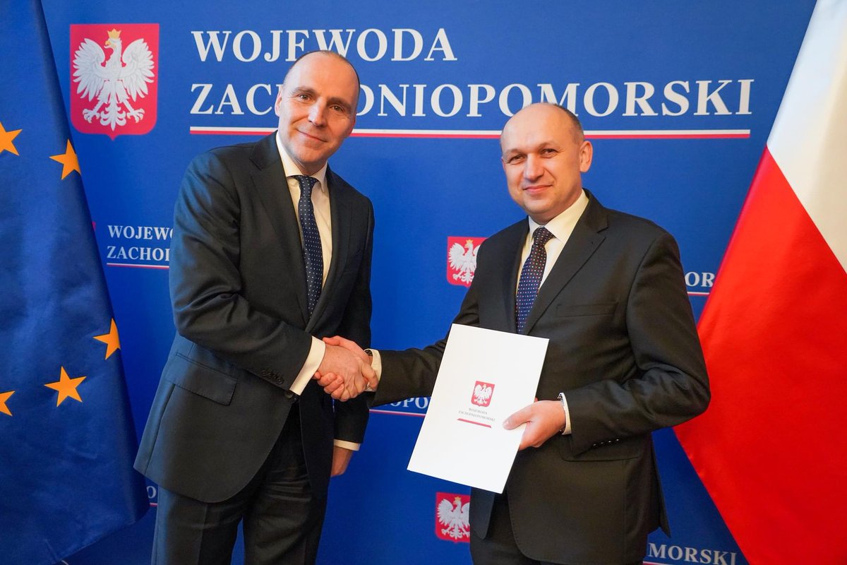 KO_Szczecin's tweet photo. Paweł Palczyński został wyznaczony przez minister @MEN_GOVPL na pełniącego obowiązki zachodniopomorskiego kuratora oświaty.

Paweł Palczyński dotychczas był dyrektorem #ZS2 #CKU w #Pyrzyce. Jest nauczycielem dyplomowanym, ekspertem ds. awansu zawodowego nauczycieli. https://t.co/bXoSrU7jvb