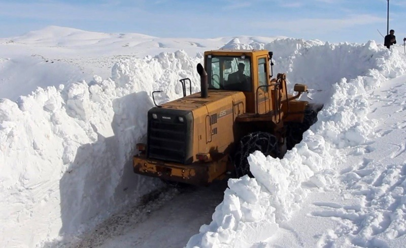 KurdistanAu's tweet image. KURDISTAN. 6 mètres de neige à Bingöl

TURQUIE / KURDISTAN - Dans les hauteurs de la province kurde de Bingöl, on a mesuré jusqu'à six mètres de neige après les chutes abondantes de ces dernières semaines.

#Berf