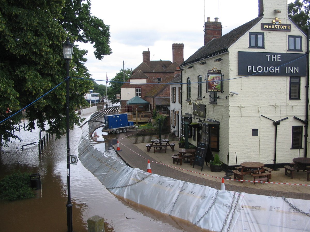 Our new Centre for Doctoral Training in flood risk, FLOOD-CDT, is now live: flood-cdt.ac.uk For details of the project on offer as well as how to apply, see here: lnkd.in/e3m4UguP lnkd.in/e59tWPQF