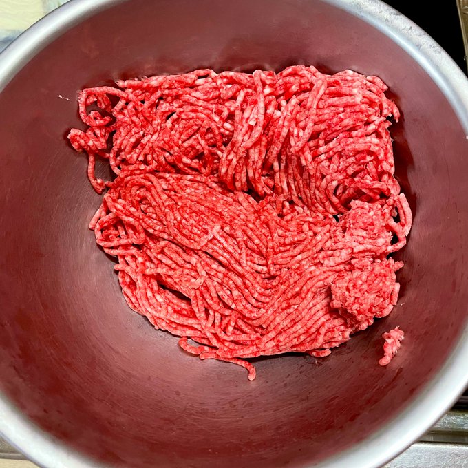 パンを仕込んでる間にハンバーグ作ります 