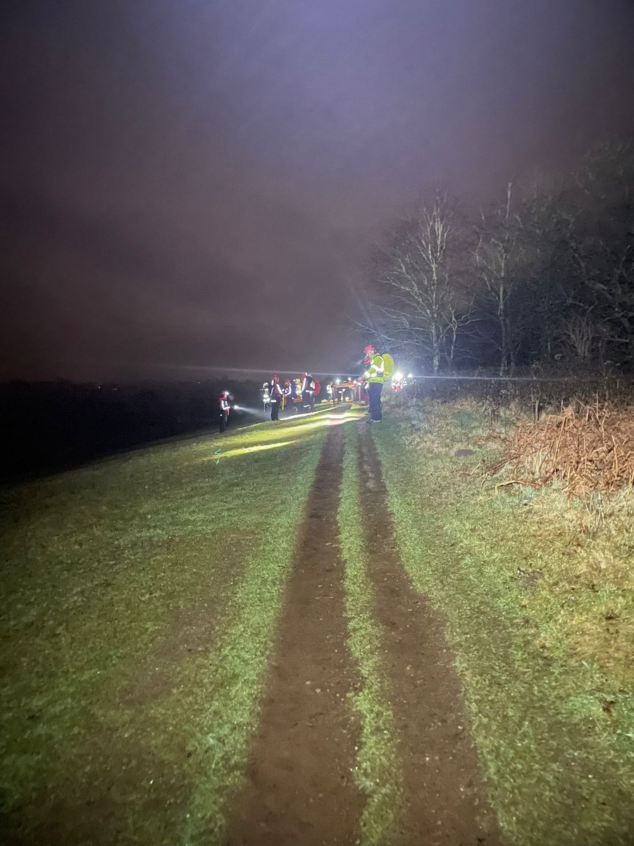 CheshireSar's tweet photo. #TuesdayTraining
Last night we were working with a stretcher on steep ground.
The conditions were damp and muddy which made it perfect for this kind of training!
#YearsOfCSAR #CSARis20 #LowlandRescue
#IfItsNotRainingItsNotTraining https://t.co/68BiESSQhV