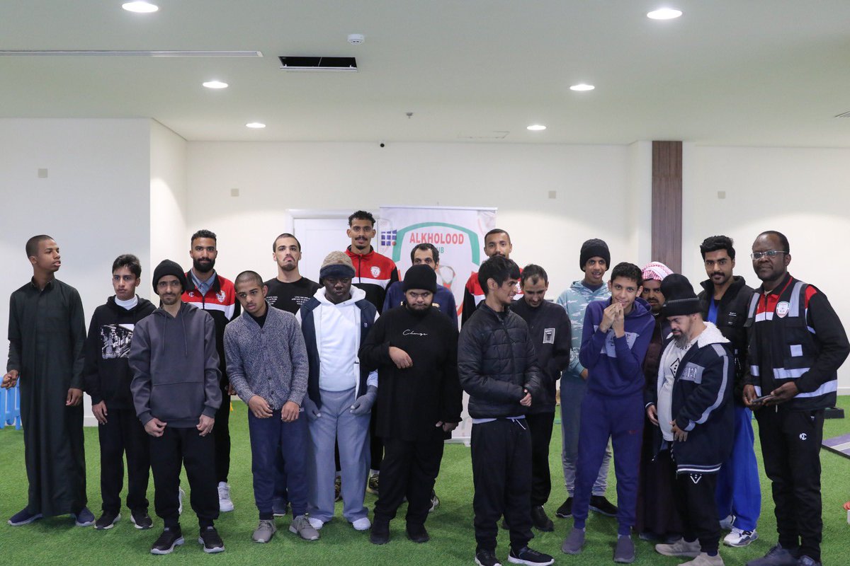 AlkholoodClubSR's tweet photo. 📸 || تفعيلاً لدور نادي الخلود الاجتماعي ، أقامت المسؤولية الاجتماعية في #فخر_الرس وبتواجد نجوم الفريق الأول لكرة القدم مبادرة " كلنا واحد " بالتعاون مع مركز " بسمة " للرعاية النهارية https://t.co/8rRZIc9WB5