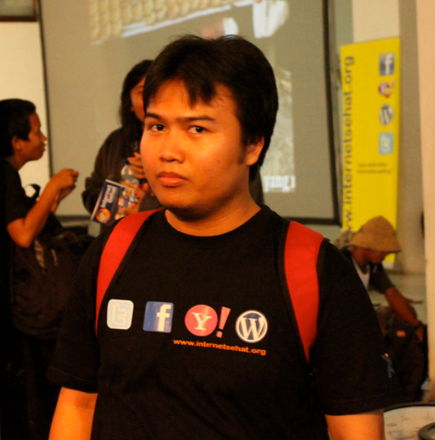 Saatnya yang gemoy tampil. Senyumin aja.