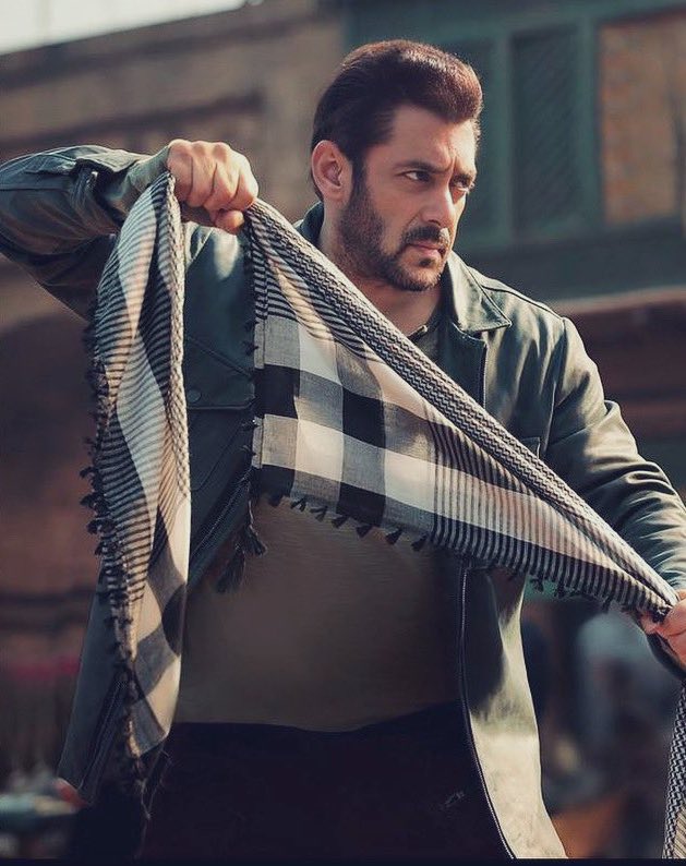 #SalmanKhan Has 3 ₹400cr - ₹400cr Budget in his Hands Currently!

- #ARMurugadoss Film
- #TheBull
- #TigerVsPathaan

3 MEGA - BUDGET Films - GREATEST COMEBACK LOADING ❤️‍🔥

ACTION - ENTERTAINERS !