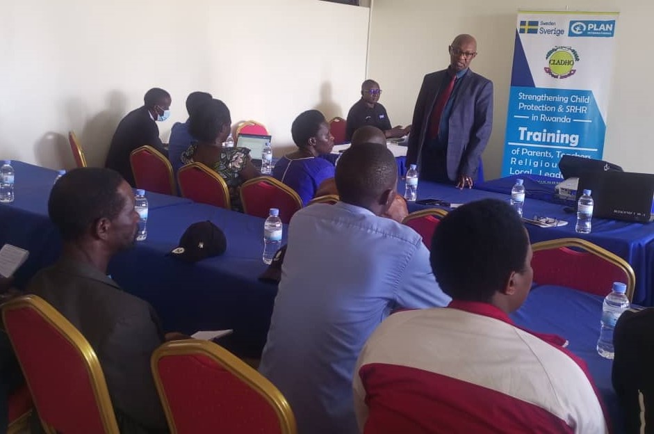 1) This morning CLADHO’s Executive Secretary @safari_emma officially opened training of Community Based Child Protection structures on Child rights & child protection @NyaruguruDistr . The training is organized through #CIVSAMProject implemented in partnership with @PlanRwanda