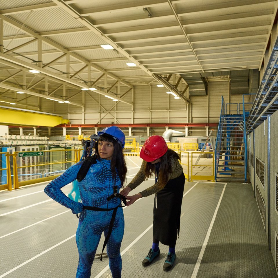 🦜 Behind the scenes Patricia Domínguez filmed ‘Tres Lunas más abajo’ across @CERN's facilities, an ancestral and speculative video that experimentally reflects on how there are no distances in spiritual and quantum space, in search of a re-coding of how we understand reality.