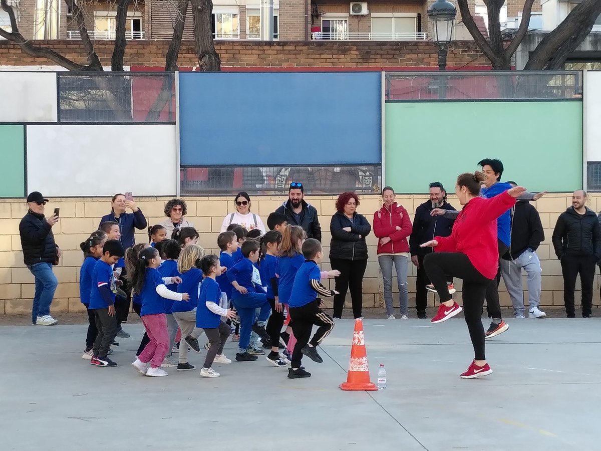 IreneMurciaBurg's tweet photo. #Sanidad y #Educación, lo más importante!!!

Hoy, con @Aspanion en el CEIP Ciudad de Bolonia, 
https://t.co/T1g3gn15lz con una carrera solidaria, 🥰

Y el domingo con un montón d talleres en la Ciudad d las Artes y las Ciencias.
#DINC
Día Internacional del Niñ@ con Cáncer 💪🏼💪🏼💪🏼 https://t.co/0CkCe8qncV