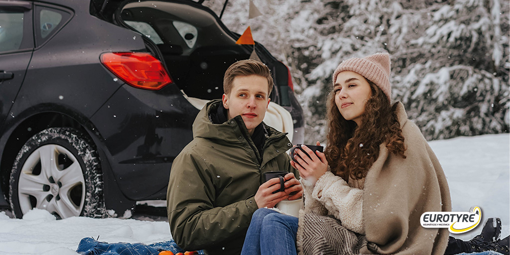 EurotyreEs's tweet photo. 💘 Este San Valentín, haz que tu viaje sea aún más especial con Eurotyre. 🚗 Disfruta de momentos inolvidables en la carretera junto a tu ser querido. ¡Cuida tu coche y comparte el amor en cada kilómetro! #SanValentín #Eurotyre #AmorEnLaCarretera 💖 https://t.co/Y3gqUhZuh6