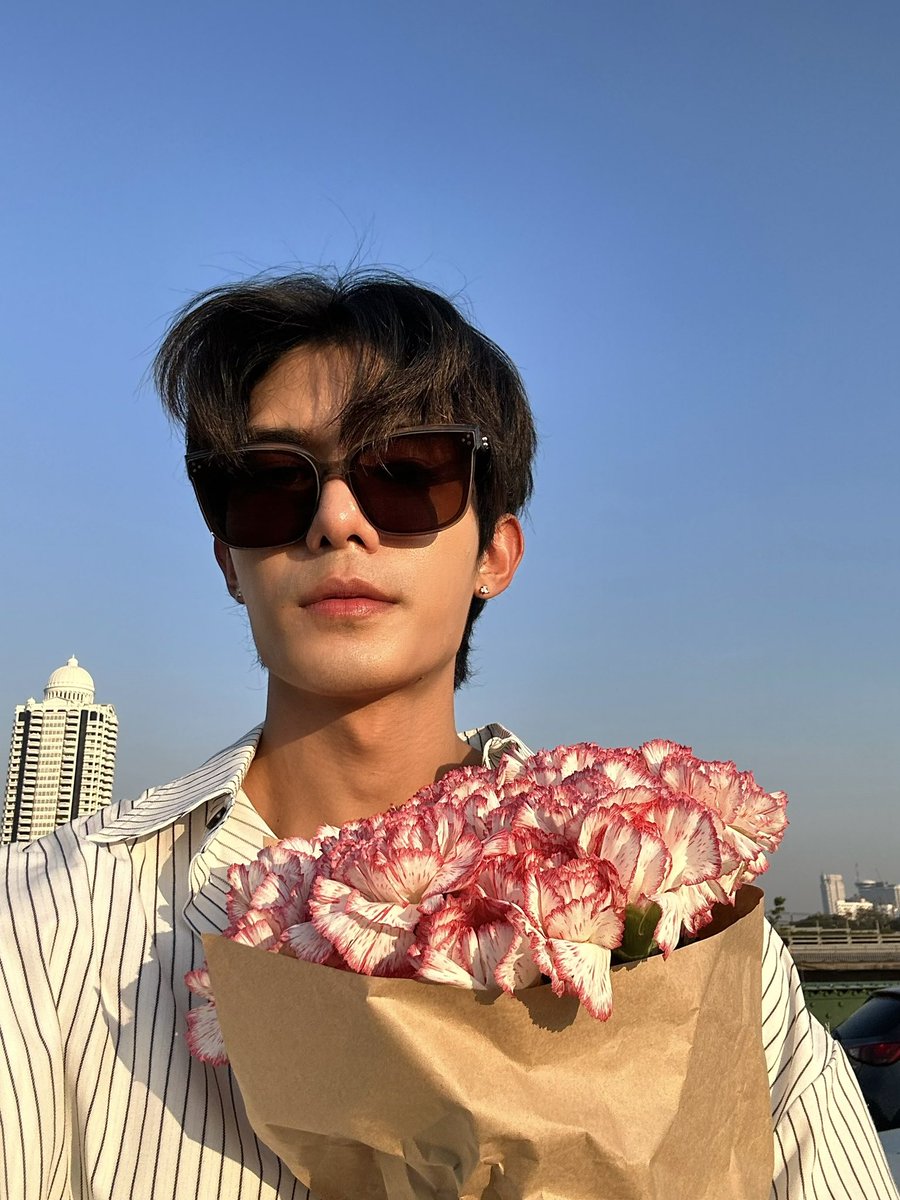 netsiraphop's tweet photo. Happy💗 ’s day #netsiraphop https://t.co/pYjuLOVtH0