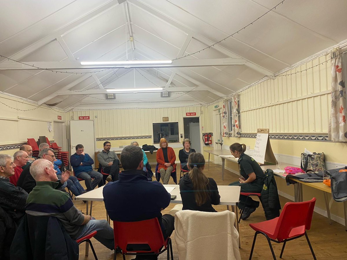 A couple of weeks ago, Jess delivered our Basic Life Support course to Shelton and Hardwick Parish Council. 

Find out more about our courses, or about purchasing an Automated External Defibrillator by emailing us at traineeast@eastamb.nhs.uk 👋