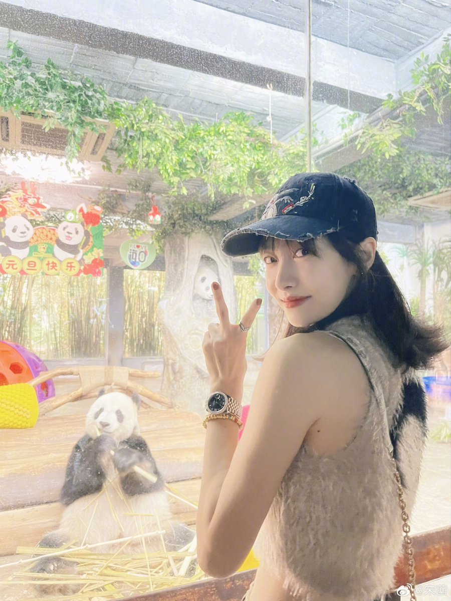 [📷] 24.02.14 #SongQian Weibo Update 

  “ ทิวทัศน์ที่เคยพบเจอมา แชร์ให้ทุกคนดูนะ 😎 ”

🔗 weibo.com/2902408801/500…

#วิคตอเรียซ่ง #ซ่งเชี่ยน #VictoriaSong #宋茜