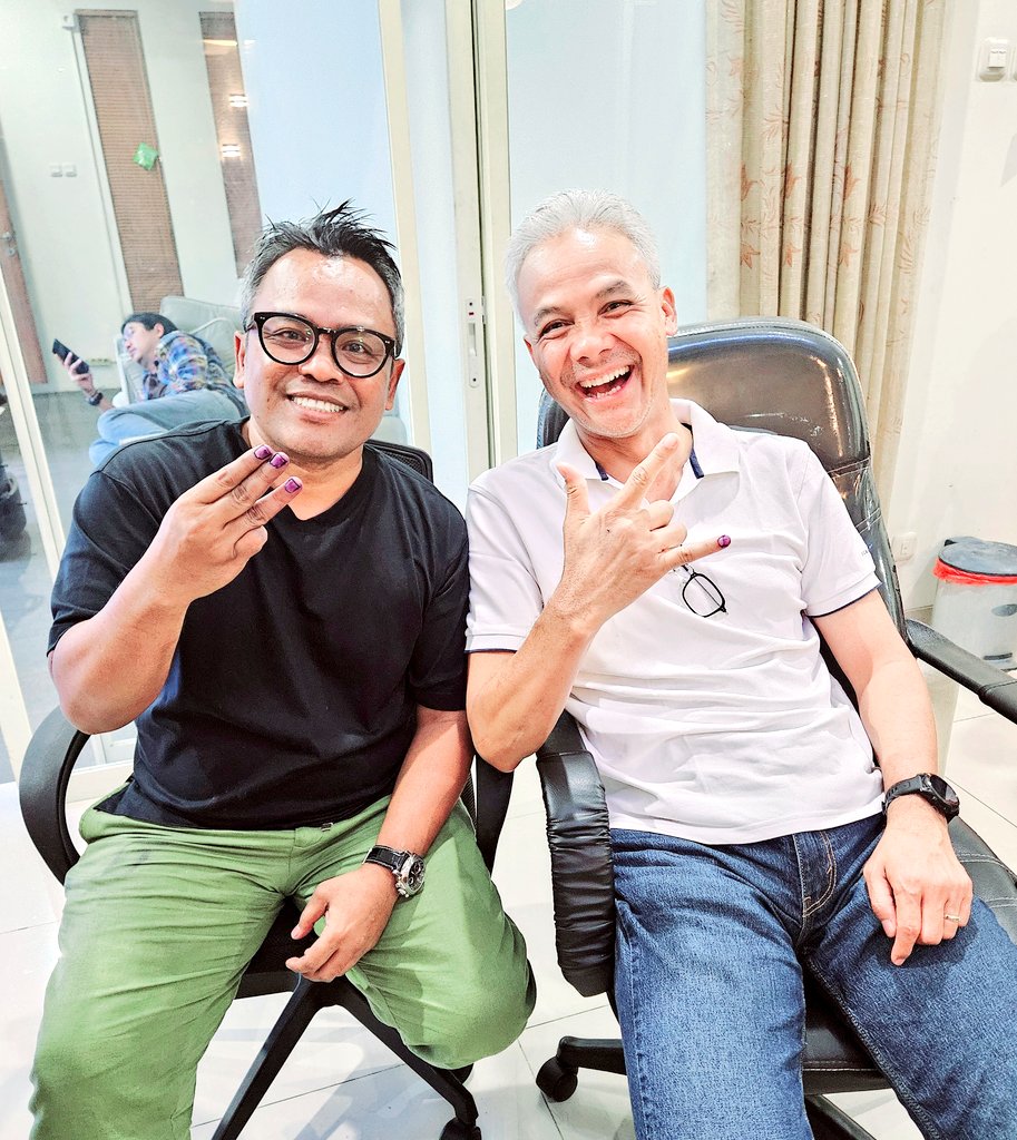 "Perjuangan belum selesai. Tidak ada perjuangan yang sia-sia!"

— Ganjar Pranowo —