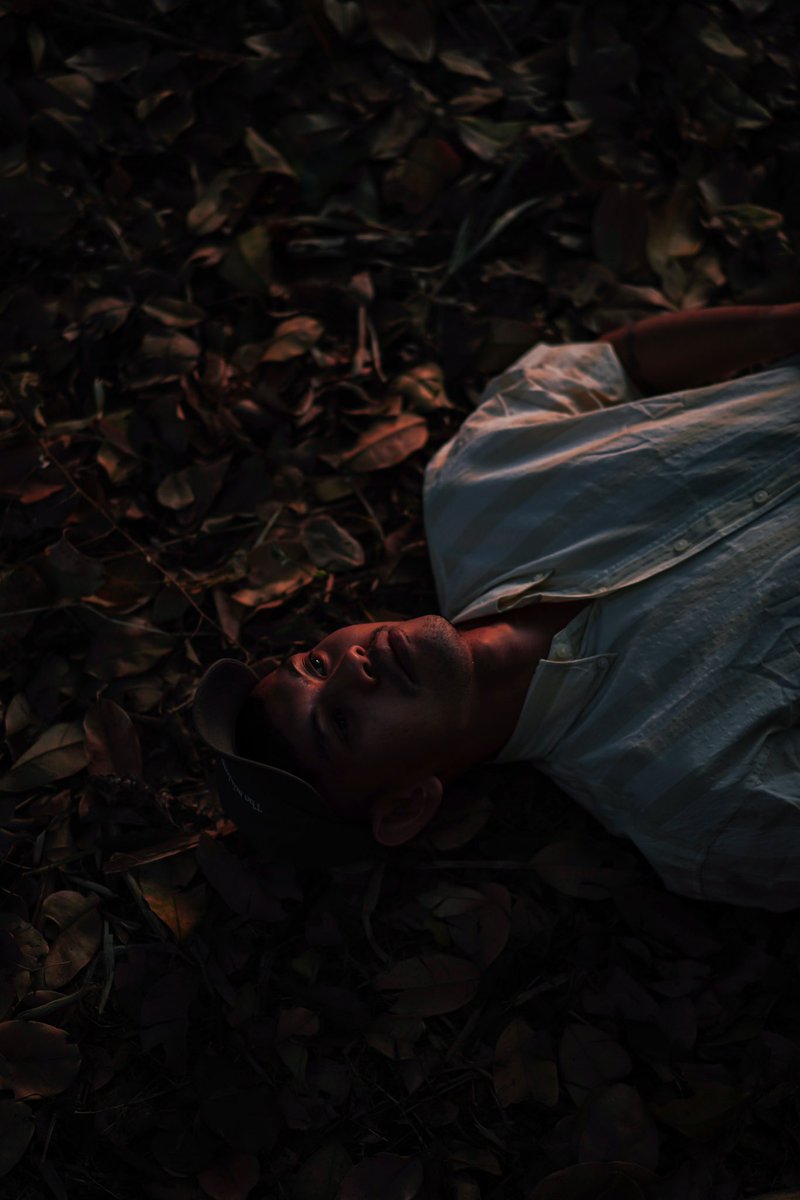 _mvltiple's tweet photo. Out in the dark silently spotting fallen objects. https://t.co/UGiDmdzZgY