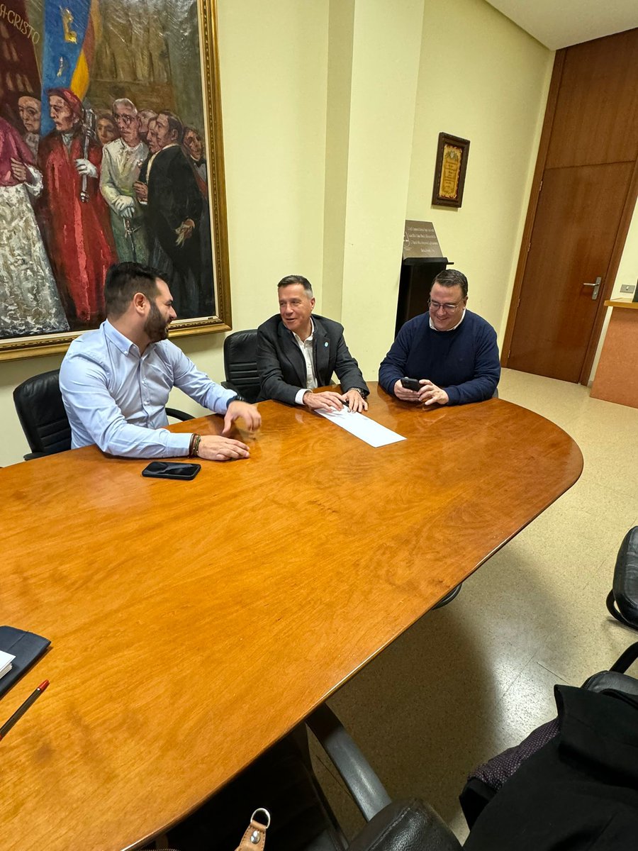 🗣️ Reunión de trabajo del Secretario General, @miguelbailach y el Vicesecretario de la FVMP, @modestomartinezs con @jorge.monferrer.daudi , Alcalde de @ajuntamentburriana para abordar proyectos y oportunidades que impulsarán el desarrollo local. #DesarrolloLocal #TrabajoEnEquipo