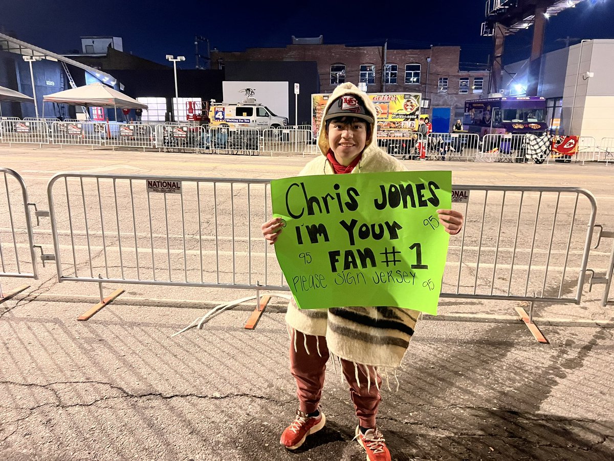 jackanstine_'s tweet photo. Shawnee Mission North football player Ethan Carbajal says he’s at today’s parade to try and get Chris Jones’ signature: “I try to be like him, try to get the most sacks … to have a good offense you need a good defense.” @KSHB41 https://t.co/ohqPBqVsSE