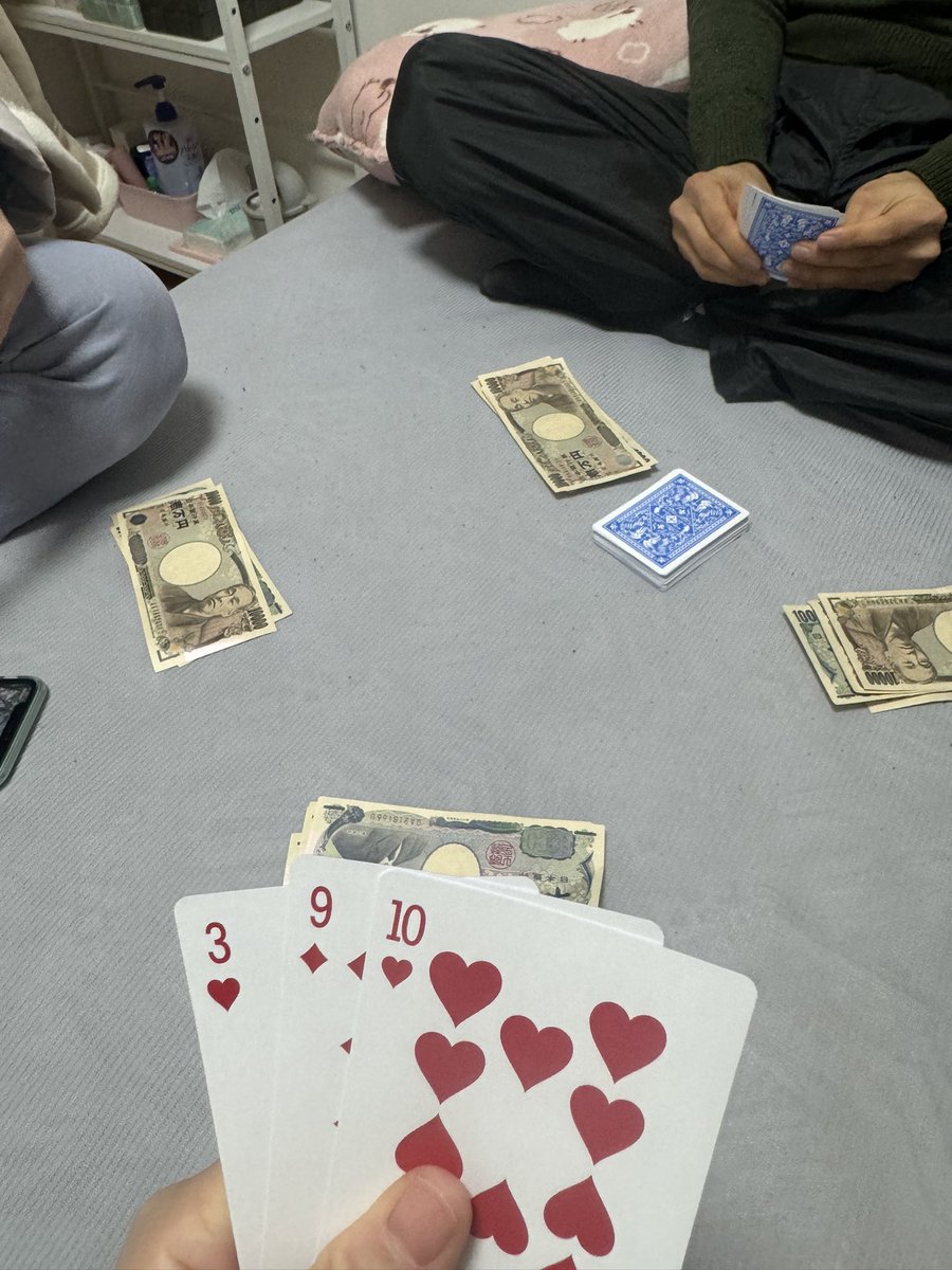 Hết tết chưa mọi người ơi???🧧🧧
        Đầu xuân làm tí đỏ đen 🃏🃏
   🌸chỉ có đỏ chứ không đen😝😝

 Chúc mọi người năm mới an khang thịnh vượng ạ 🥰🥰🌸🌸🌸