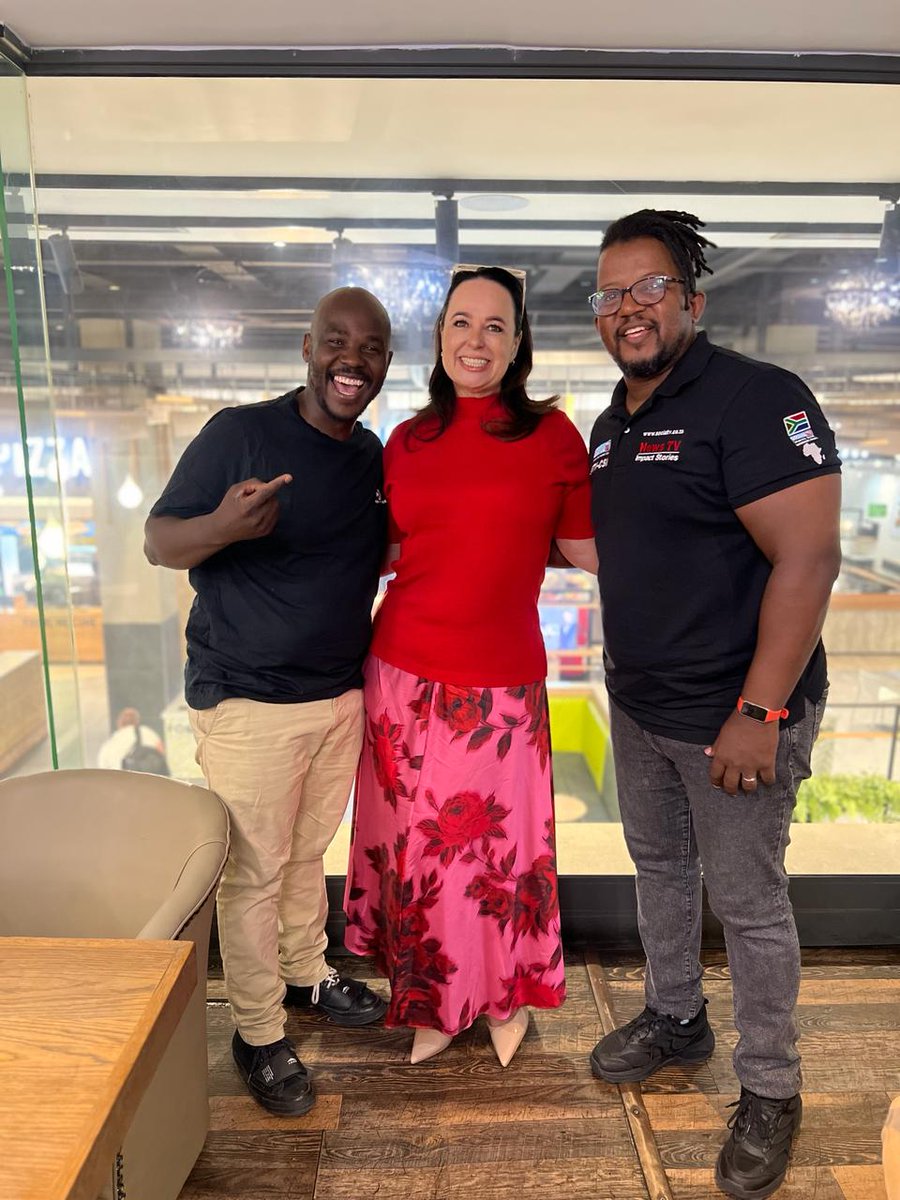 Our MD, Lola Lazarus, catching up with industry leaders Phindulo Sadiki (Manager Centtwinz - Left) and Samm Marshall, owner Social TV and Founder Independent Media Association of South Africa.