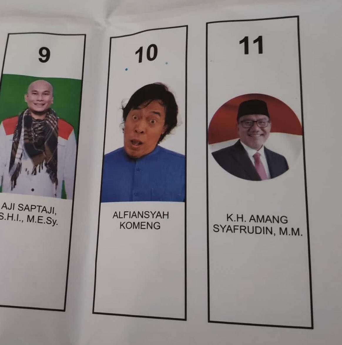 ZaLii___'s tweet photo. Bang komeng, kalau menang kayany jalur hoki dah 😂😂, soalny banyak yg gk tau caleg2 yg lain selain bg komeng, termasuk saya, karna gk tau orang2 yg surat suara akhir coblos gambar komeng wkwk😂 https://t.co/ySP26pZrtG