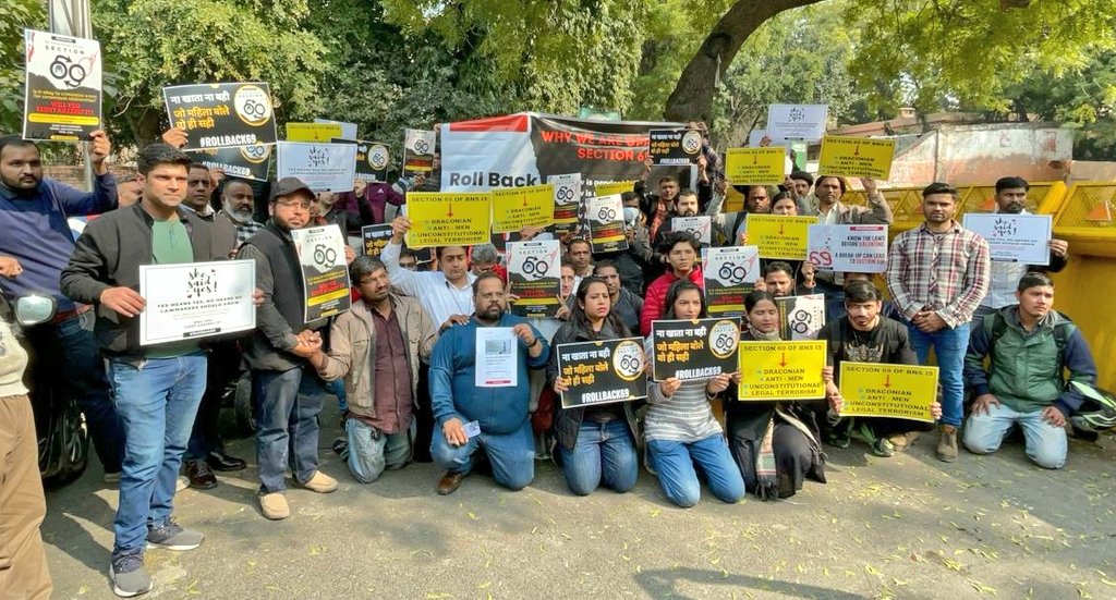 DeepikaBhardwaj's tweet photo. Despite the #FarmersProtest
Despite the intimidations
Despite the hesitations

WE ALL GATHERED TO RAISE OUR VOICE AGAINST AN UNJUST LAW!

TEAM CITIZENS FOR EQUALITY ASKING FOR #Rollback69 

@NCMIndiaa @ShoneeKapoor @TheAmitLakhani @roopenshu @BarryThukral15 @sorose4u https://t.co/UjFYz5xyuD