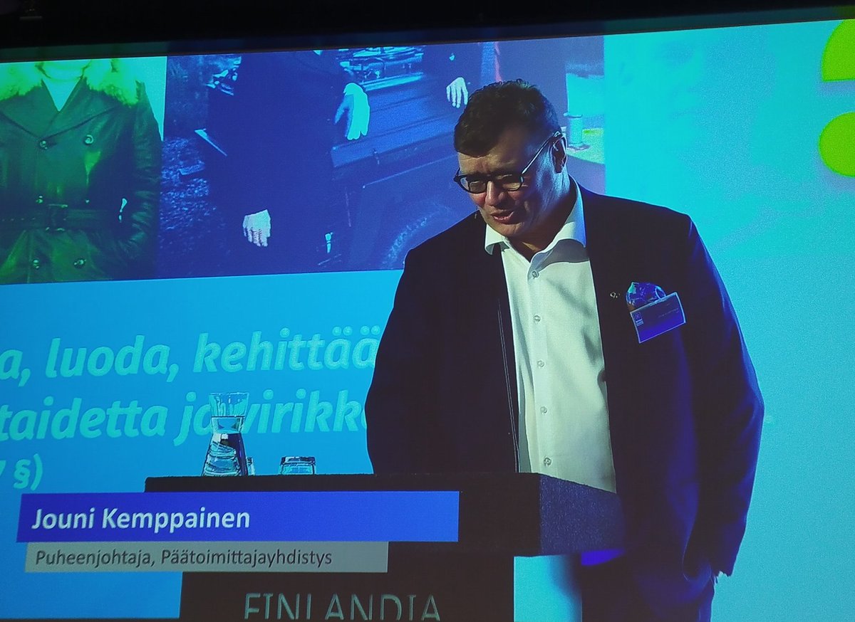 PerttuHelin's tweet photo. @haba_tt @Saatio_KAKS @PenttiHietanen @merjaya @Yleisradio #KAKS; Jouni Kemppainen:
Mistä #älämölö tulee? Muilta? Vaiko mahdollisesti meiltä?
Päätoimittaja vastaa faktoista ja lain noudattamisesta. Keille #media sitten yleisemmin vastaa?
Lukijoille, yleisölle; kansalle.
Entä mitä on #äärimaltillisuus?
#tekoäly #media #some #Suomi https://t.co/ADek5Na4CS