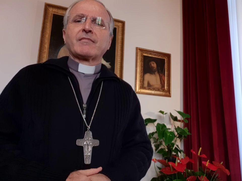 AvvenirediCal's tweet photo. ✝📹 Mercoledì delle Ceneri, «Passione non è sofferenza». Ecco il video-selfie dell’arcivescovo Morrone
👉 Guarda il messaggio, vai al link: https://t.co/0Ok7d907z7 #Quaresima #VideoSelfie #ReggioBova #ReggioCalabria #VescovoMorrone #Passione #MercoledìDelleCeneri #Chiesa https://t.co/PPgvMD1zNv