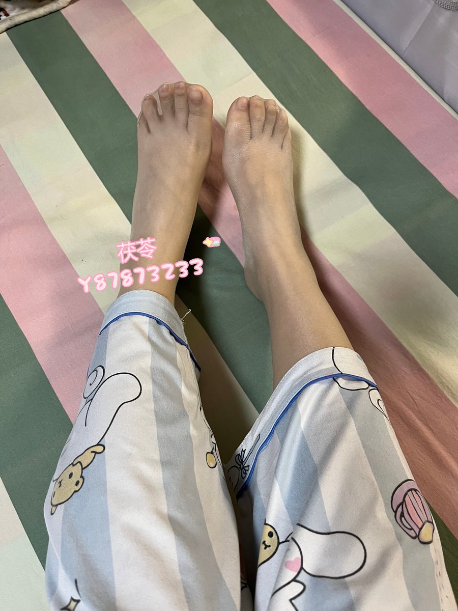 Lindavvst's tweet photo. 摸摸看？#原味丝袜 #原味 #脚丫 #恋脚癖 #足控 #汉脚 #��足癖 #丝袜足底 #白丝 #恋丝 #恋足 #原味卖家 #短丝 #短丝袜 #脚底 #黑丝 #肉丝 #脚趾 #肉丝 #黑丝 #超薄丝袜 https://t.co/2OWnRlqnZ9