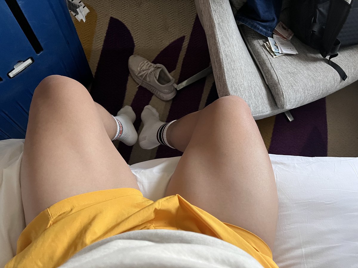 nothing9012's tweet photo. Mỏi chân ghê https://t.co/r3Ed8w8u9k